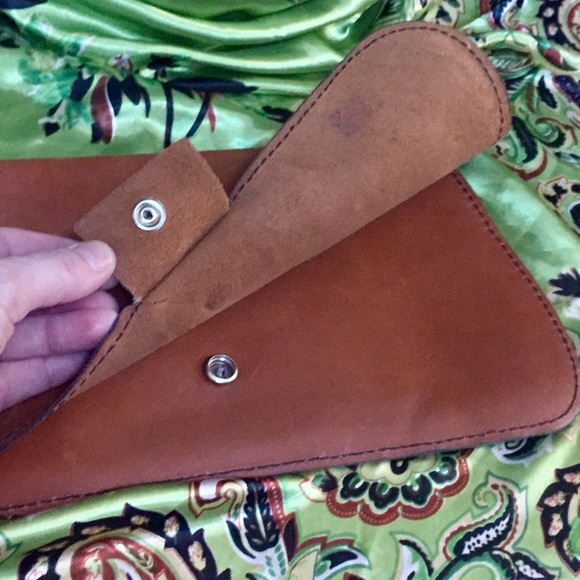 1960's handmade Leather clutch - Picture 7 of 8